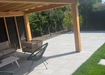 Grijze terrastegels 60x60 project in Wierden